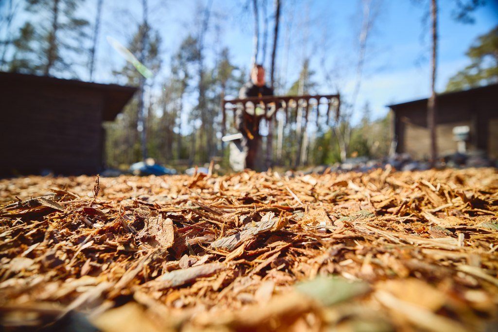 Kuorikate keväällä – milloin kuorikate levitetään ja miten valmistella maa?