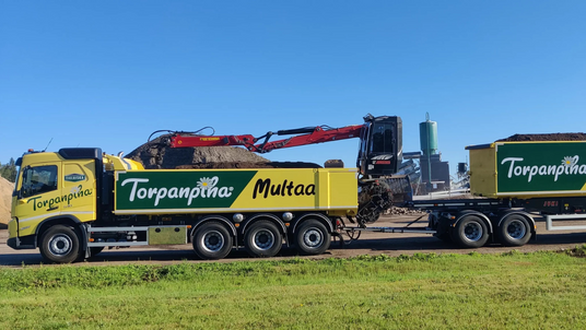 Hiab-auto multa-asemalla